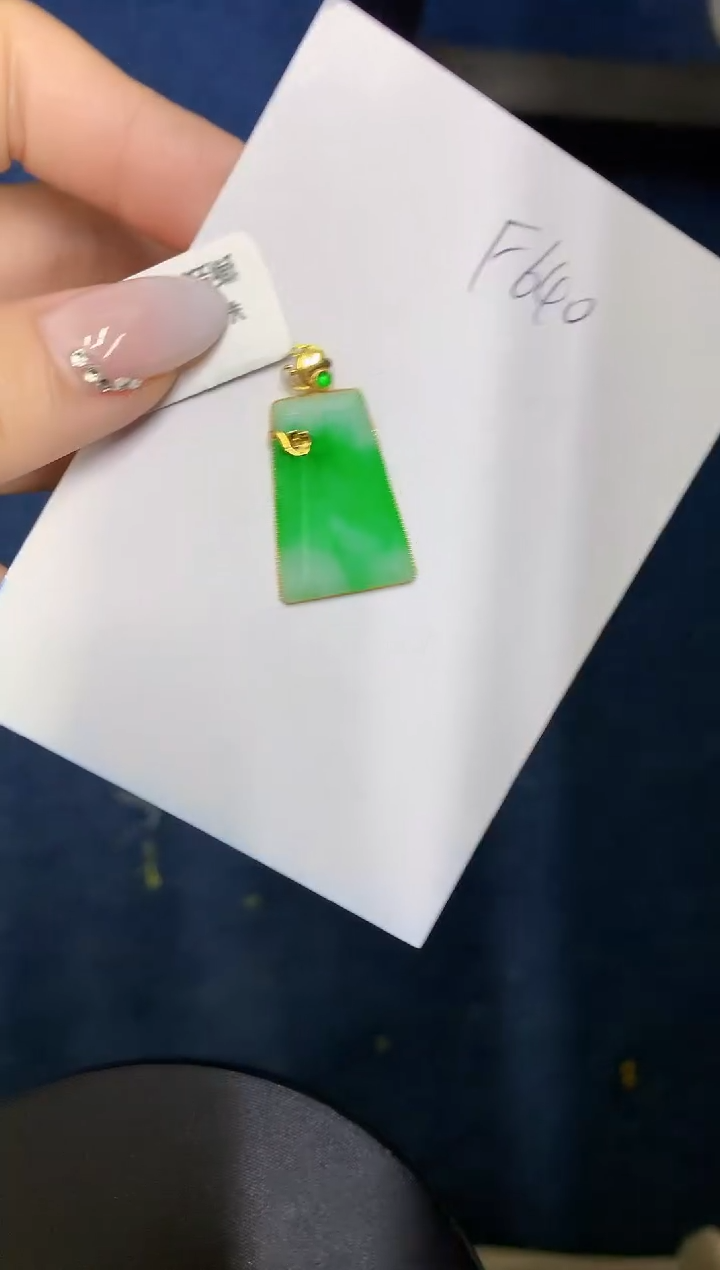 【闪购商品】翡翠颈饰18K金镶嵌0000000000