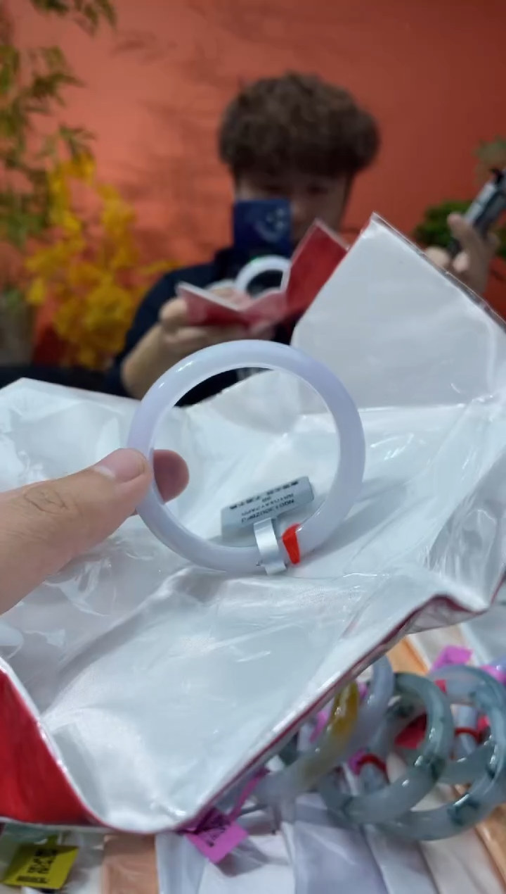 未镶嵌手镯（贵妃镯）翡翠8