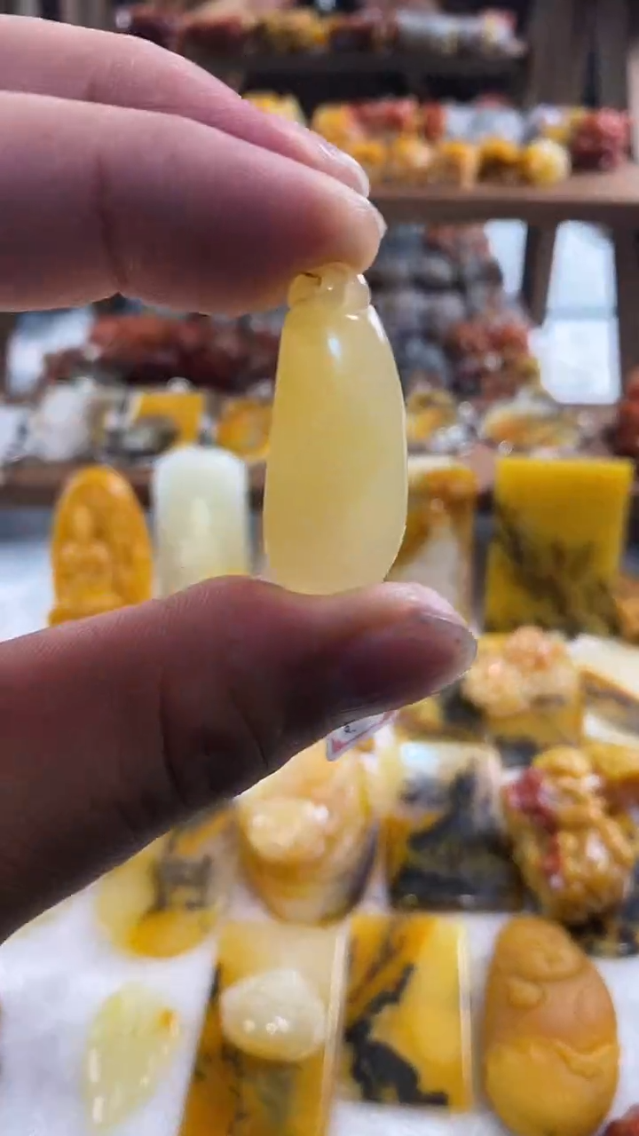 未镶嵌石英质玉挂件石英质玉挂件