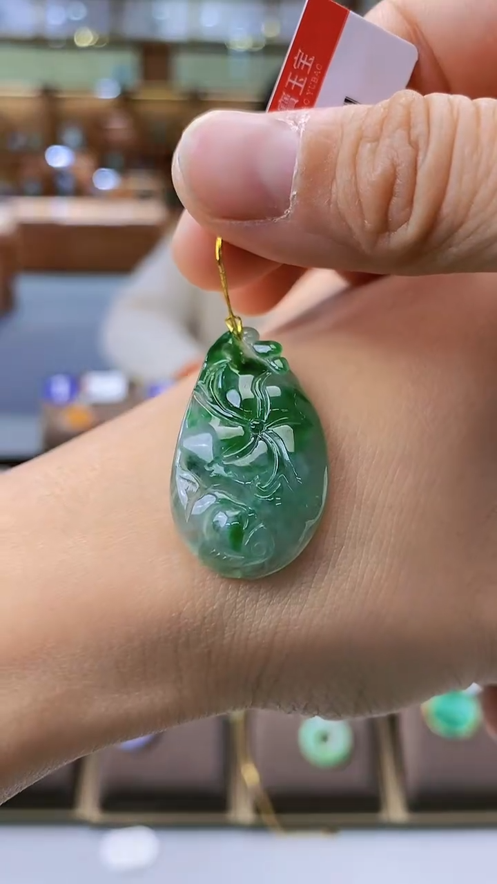 【闪购商品】翡翠颈饰未镶嵌如意