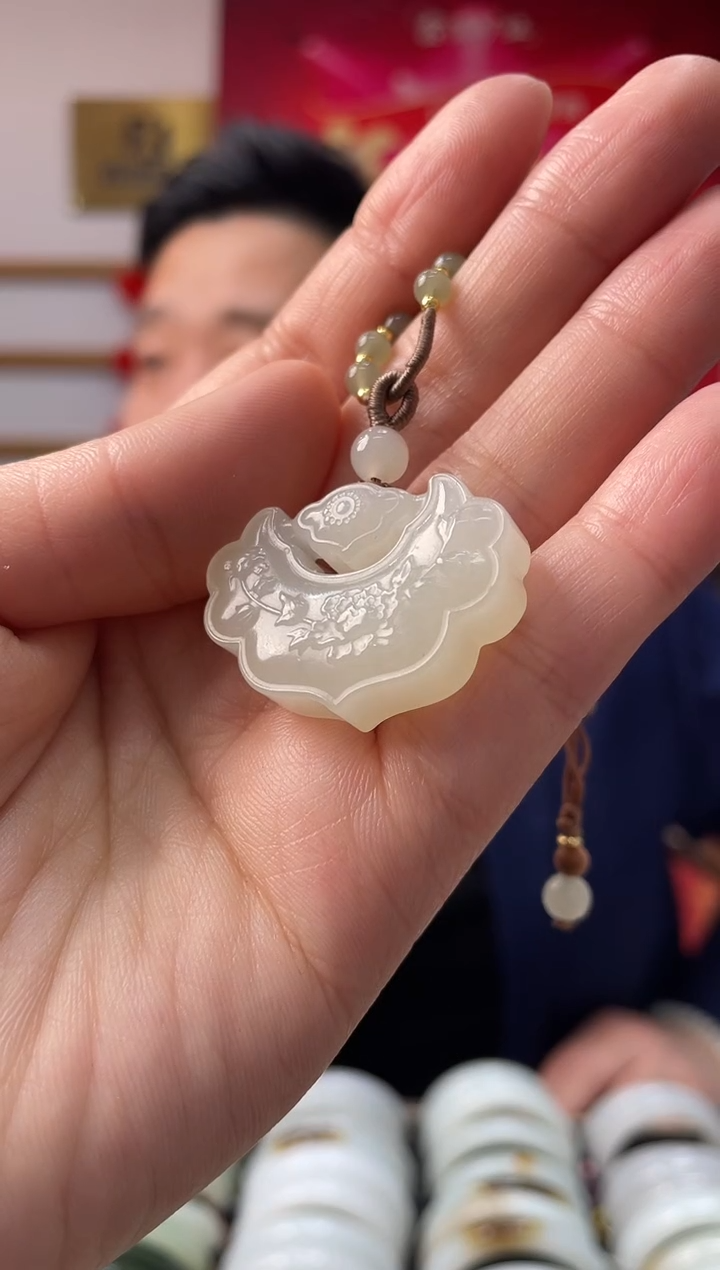 【闪购商品】和田玉颈饰未镶嵌如意吊坠随机发一件