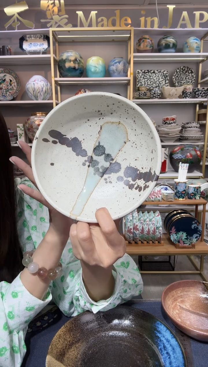 陶瓷厘米钵一只白色