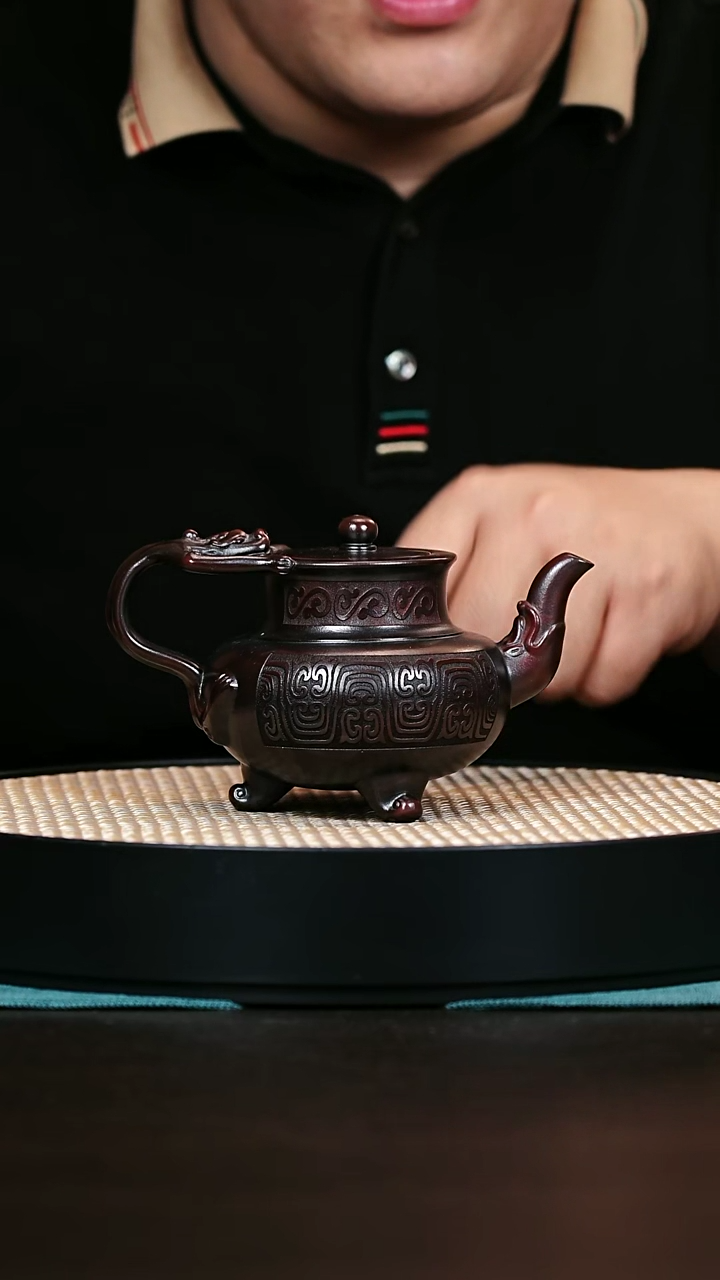 茶壶紫砂三足龙尊 明红砂