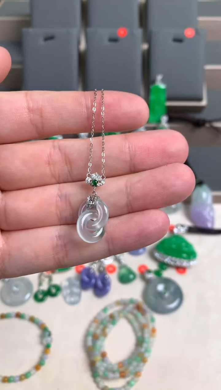 颈饰18K金镶嵌翡翠翡翠