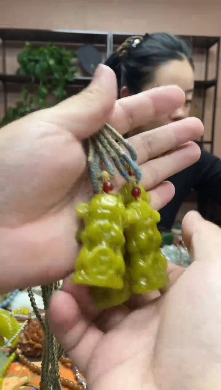未镶嵌岫玉吊坠多样性发货发其中之一