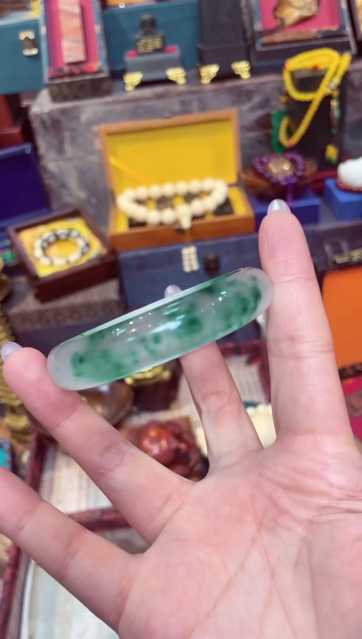 【闪购商品】翡翠手镯未镶嵌               