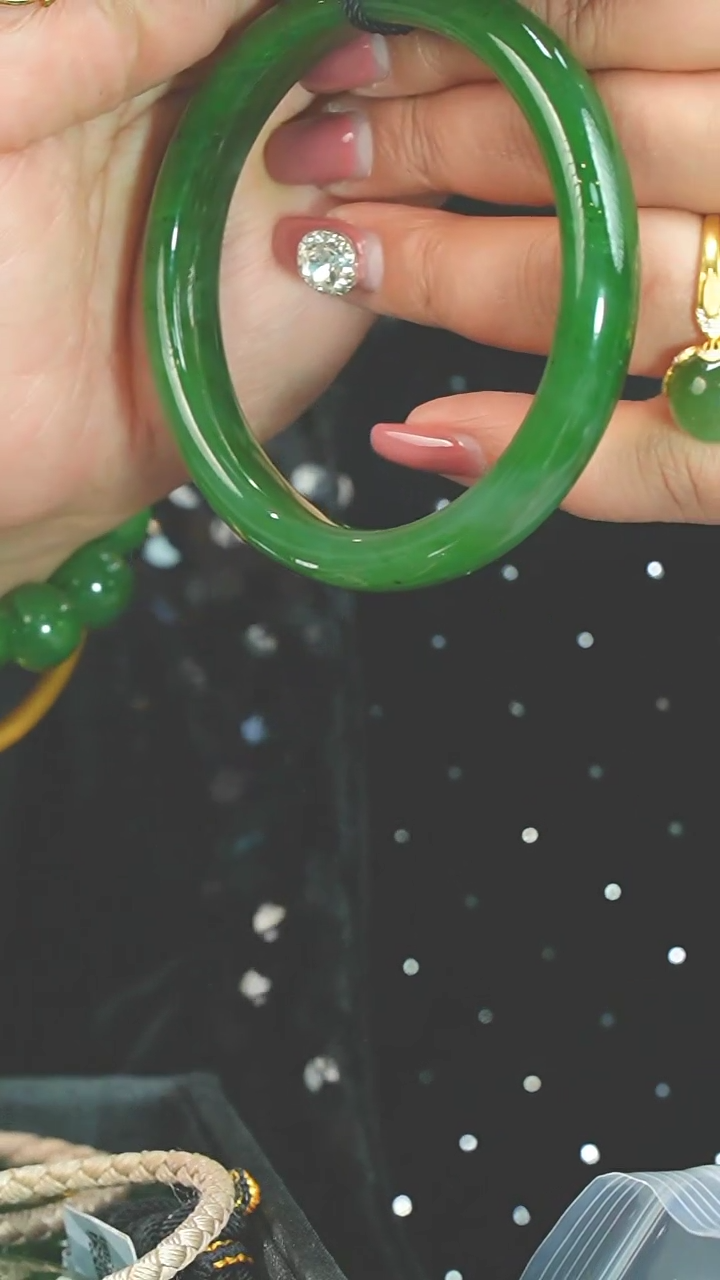 【闪购商品】和田玉8号18K金镶嵌63手镯