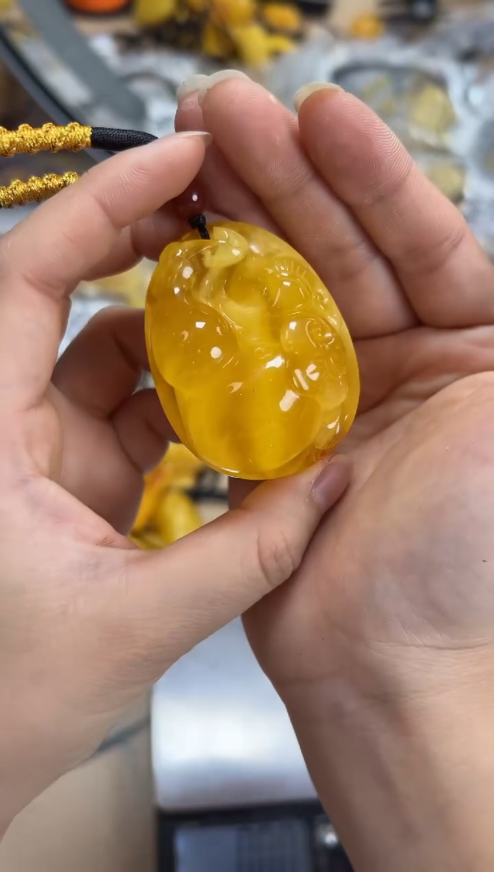 【闪购商品】琥珀裸石未镶嵌蜜蜡吊坠