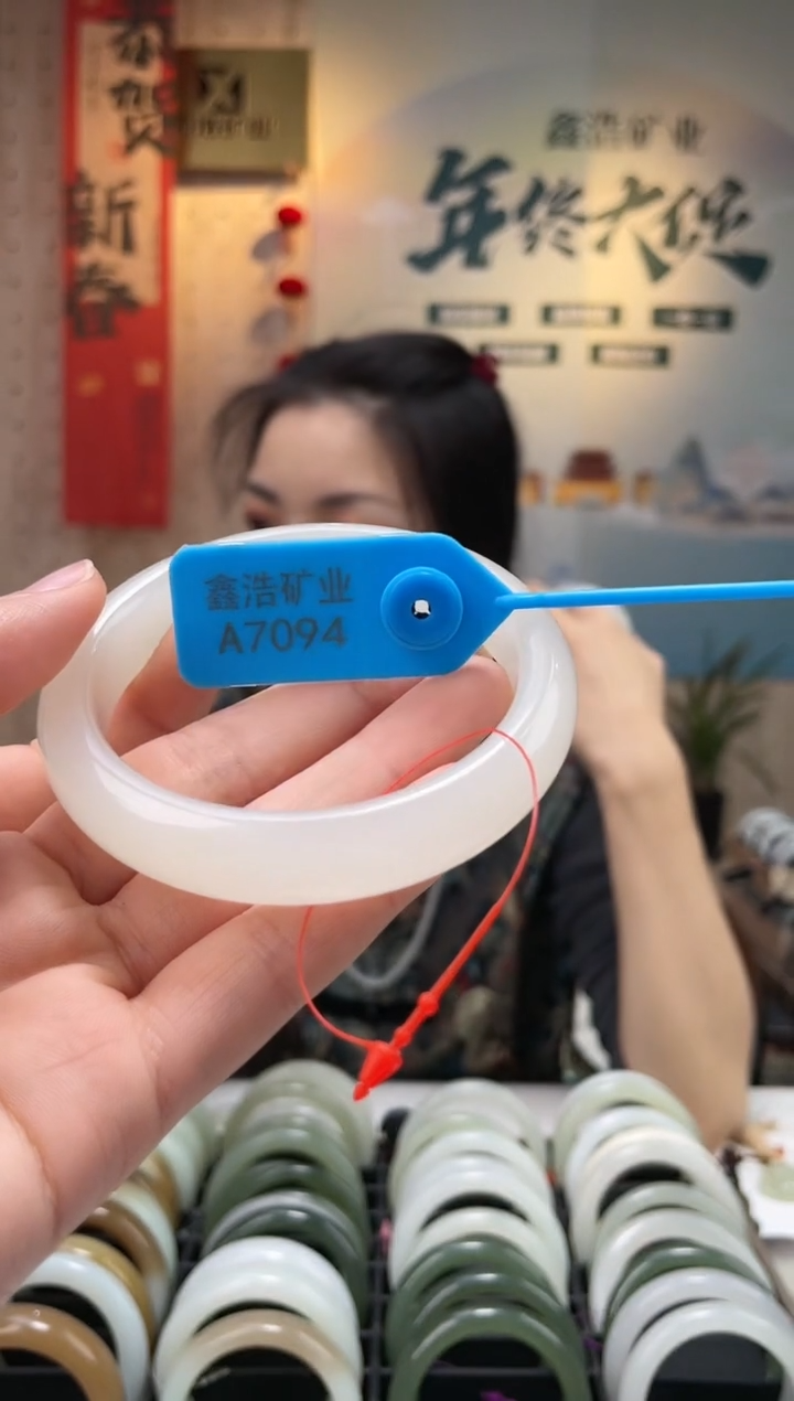 【闪购商品】和田玉手镯未镶嵌圈60 A7094 高品白猫手镯一条