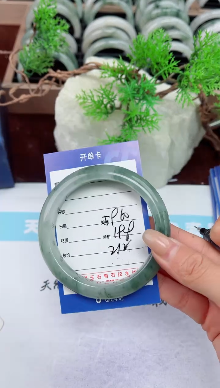 【闪购商品】石英质玉手镯未镶嵌212