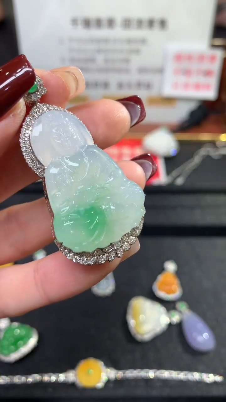 【闪购商品】翡翠吊坠(不含链)18K金镶嵌观音回流不退不换|13800+0