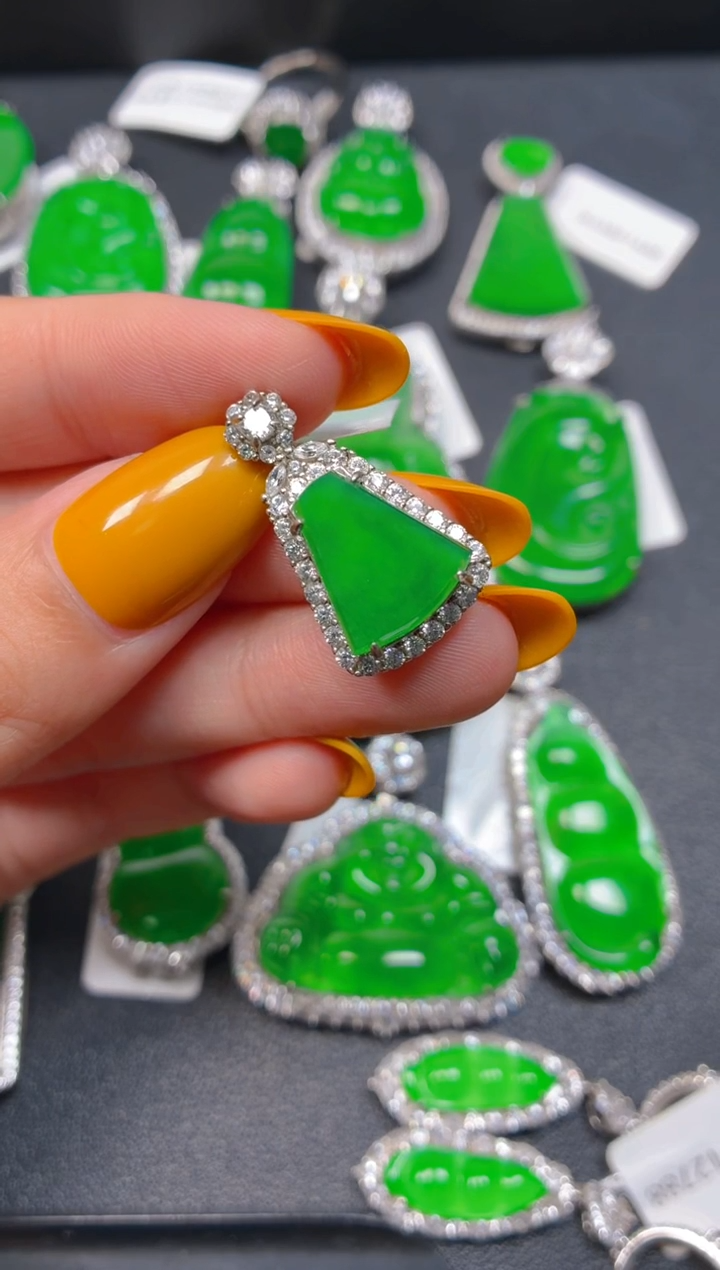 吊坠(不含链)银S925镶嵌翡翠是***呀1