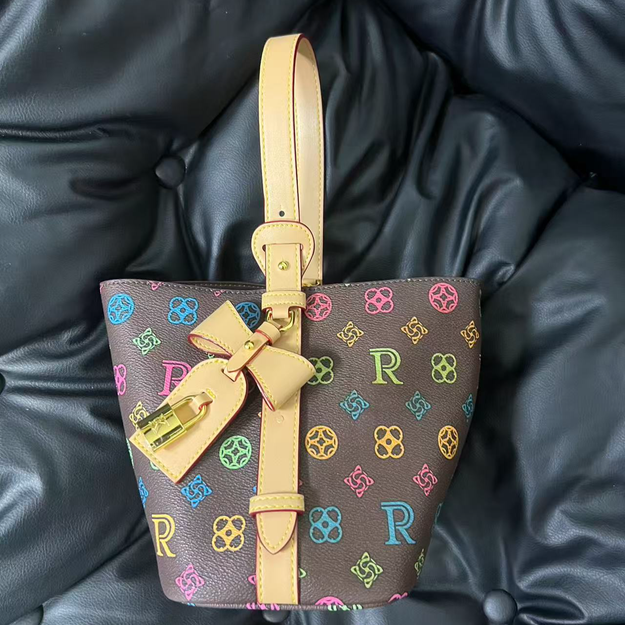 2025新款五彩allinbb水桶简约百搭包包