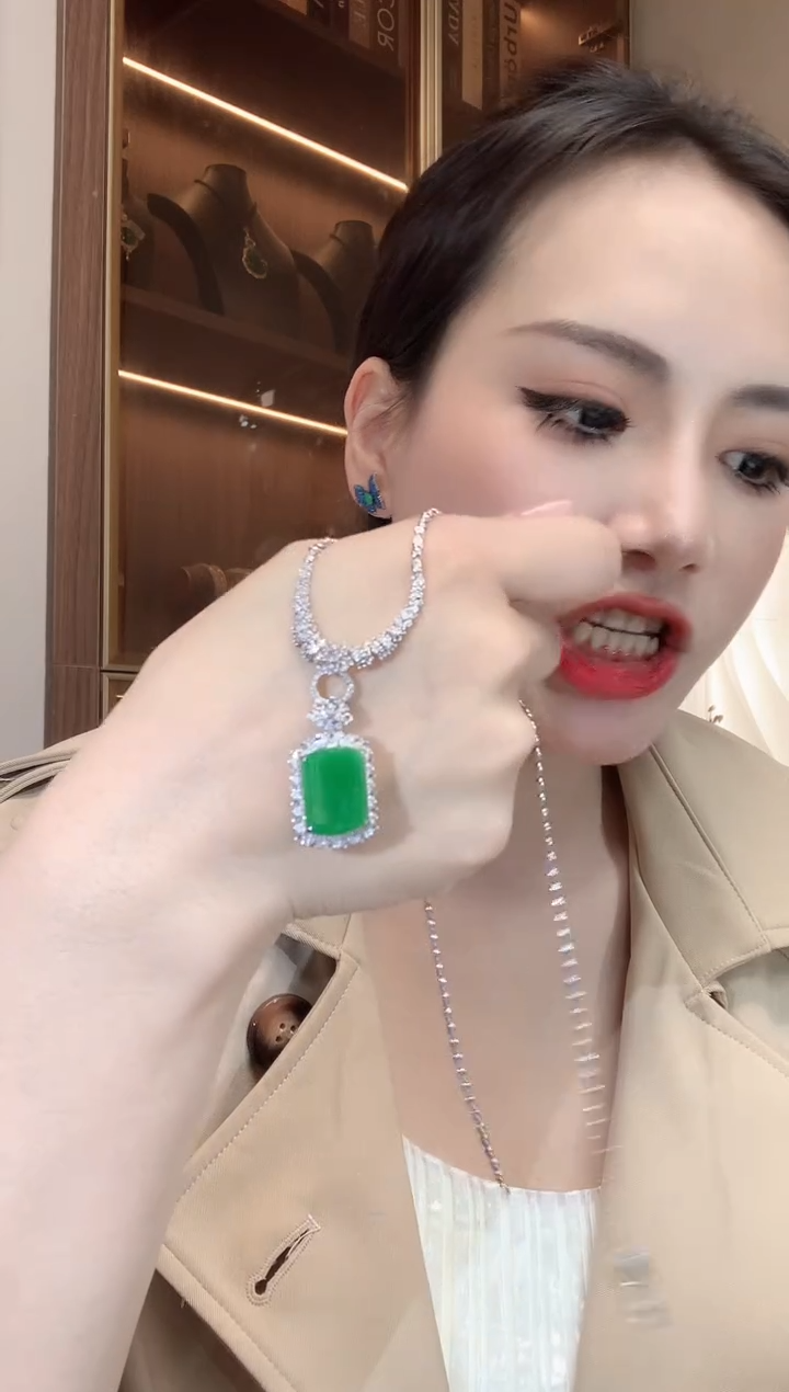 【闪购商品】翡翠吊坠(不含链)18K金镶嵌D39