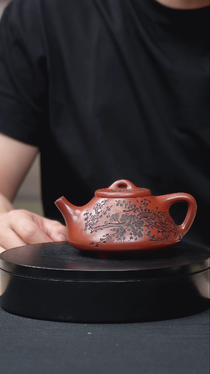 紫砂茶壶龙血砂刻绘石瓢