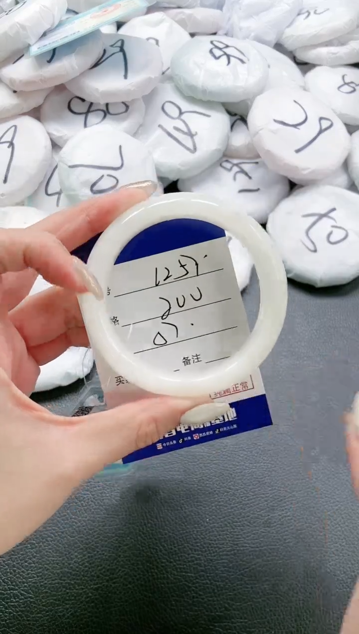 【闪购商品】和田玉手镯未镶嵌 22L257-57