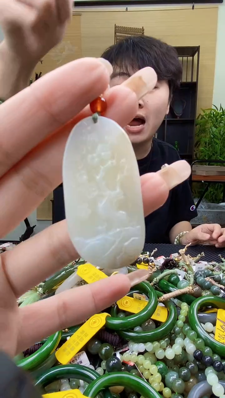 颈饰未镶嵌和田玉1