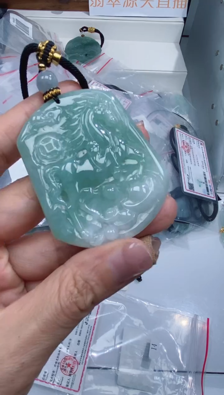颈饰未镶嵌翡翠吊坠