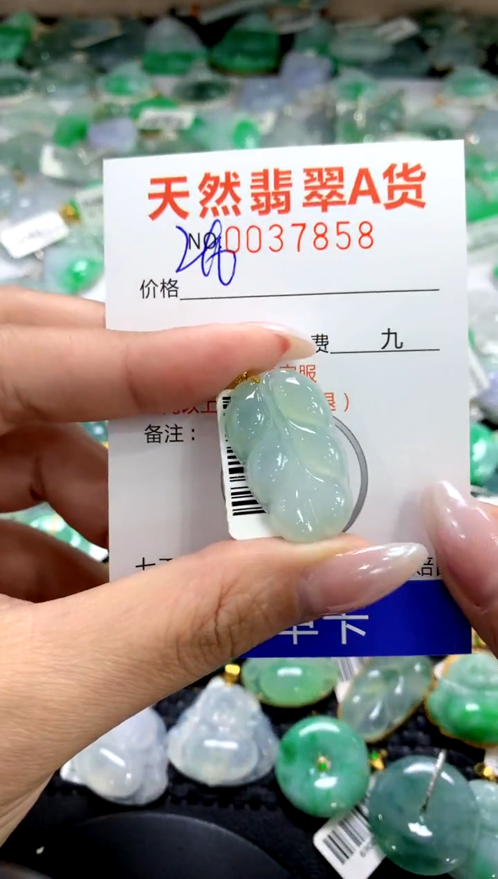 颈饰18K金镶嵌翡翠1111111111111111