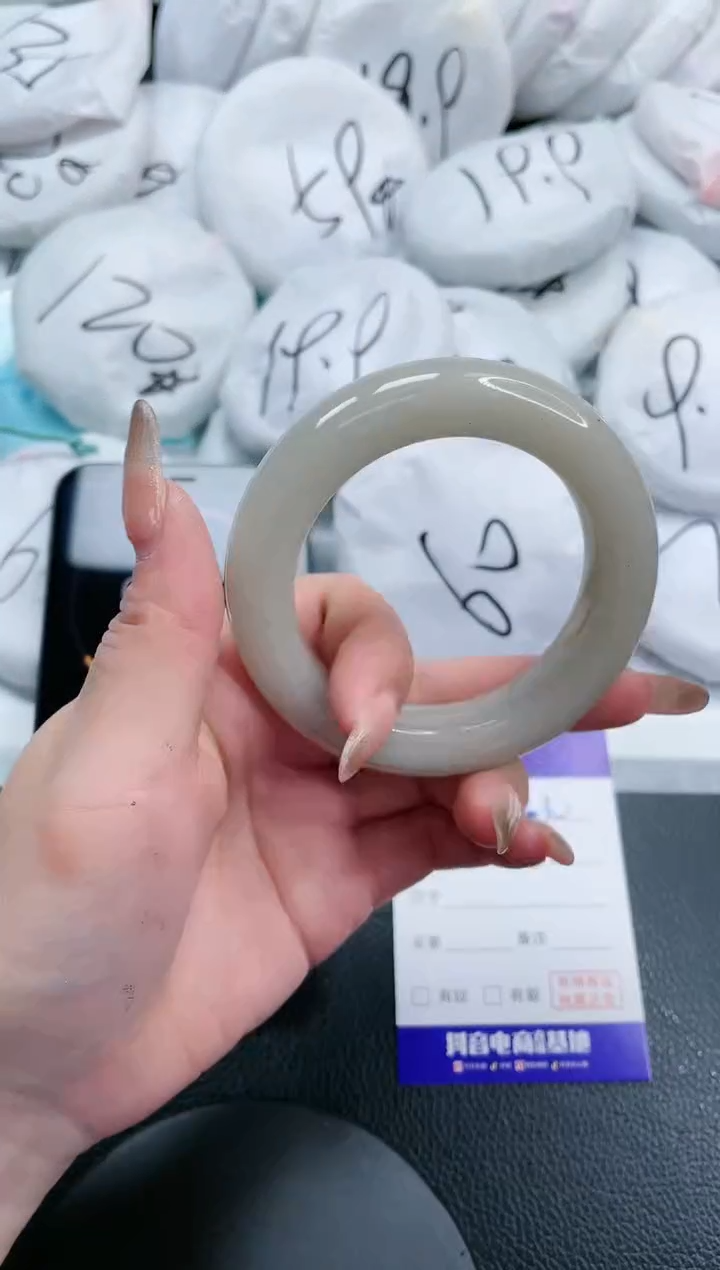 【闪购商品】石英质玉手镯未镶嵌10S230-54