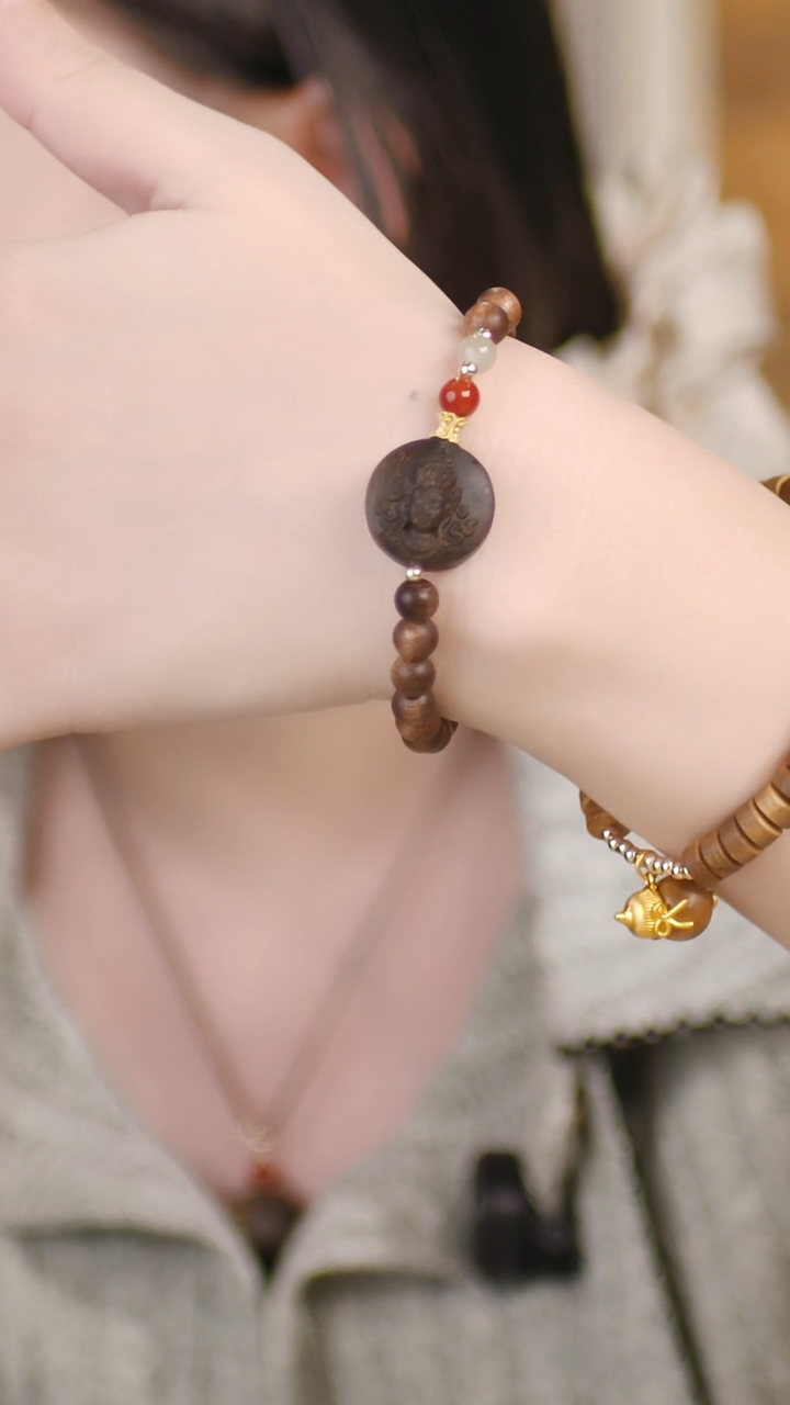 （白奇楠单圈全沉0.6+度母圆牌）