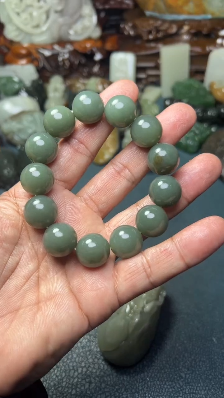 未镶嵌和田玉把件-