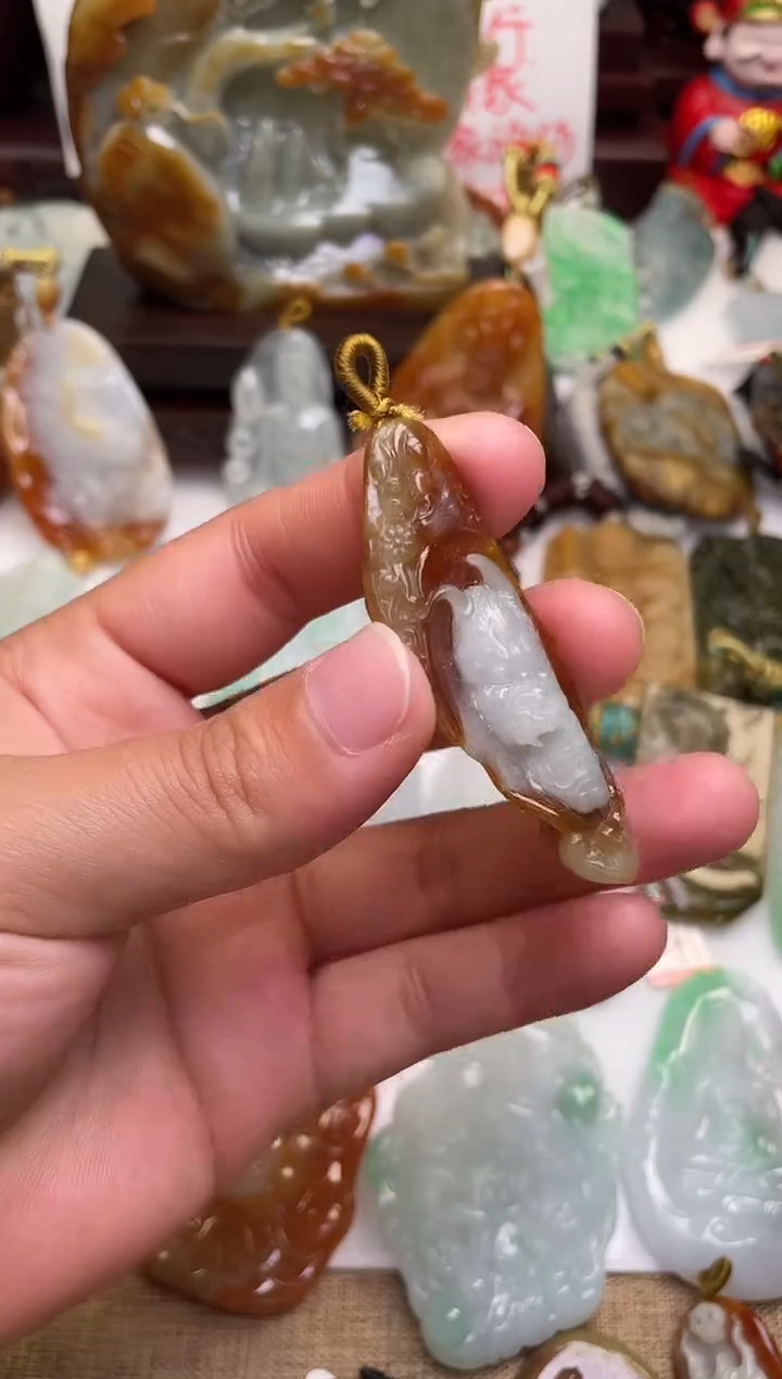 颈饰未镶嵌翡翠龙