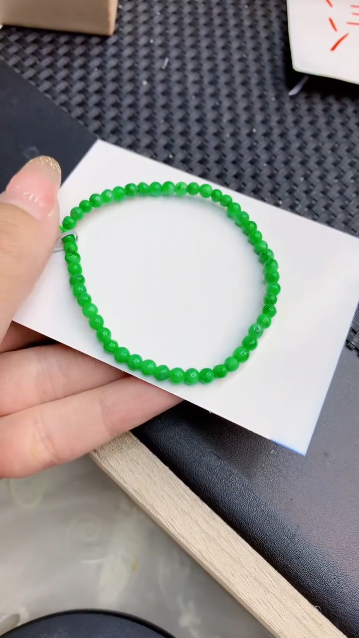翡翠未镶嵌颈饰             8
