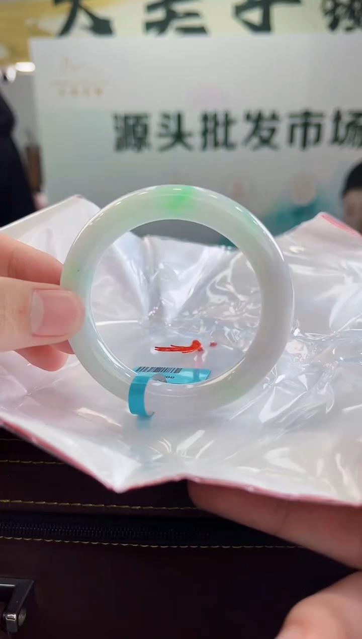 【闪购商品】翡翠手镯未镶嵌手镯