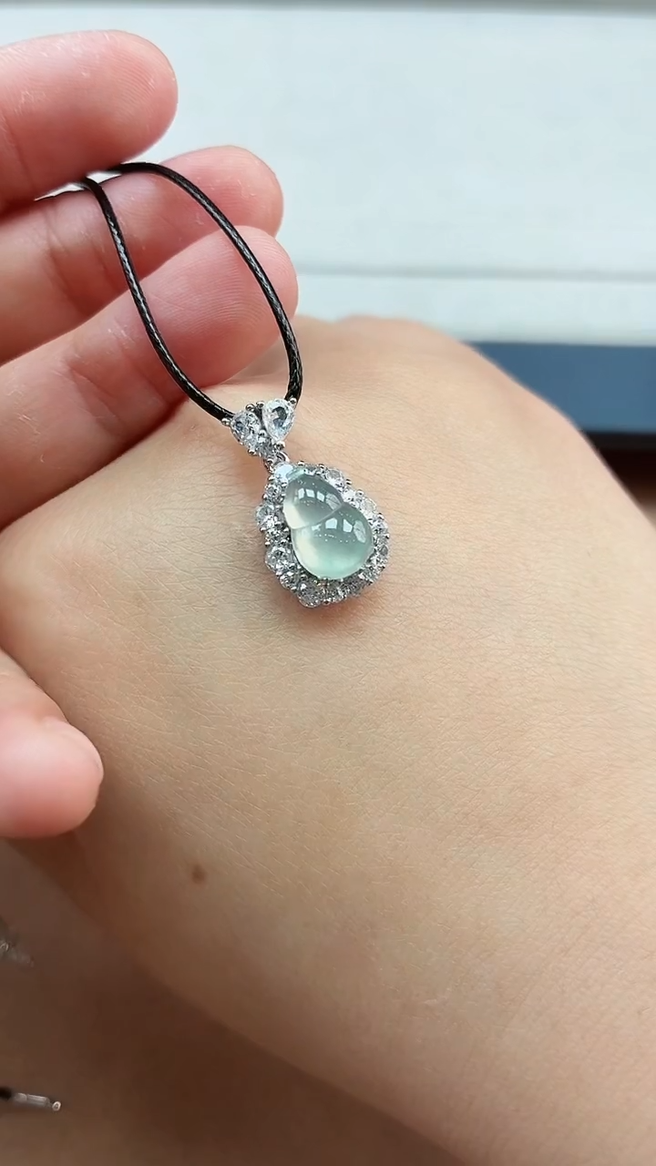 【闪购商品】翡翠颈饰银S925镶嵌葫芦