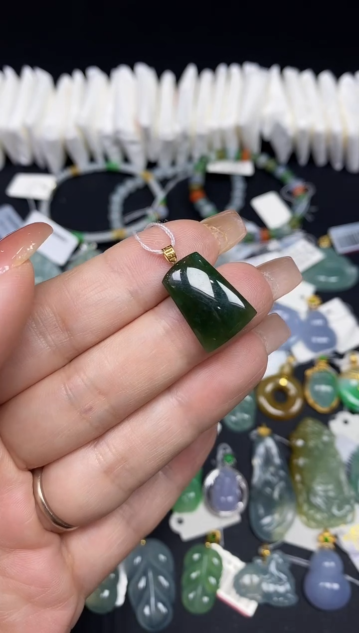 吊坠(不含链)18K金镶嵌翡翠无事牌18K金扣镶嵌@@CMT