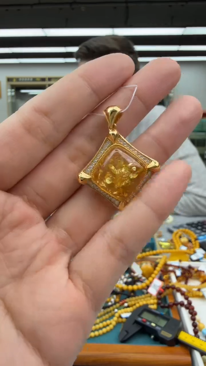 【闪购商品】琥珀颈饰银S925镶嵌162秒拍号