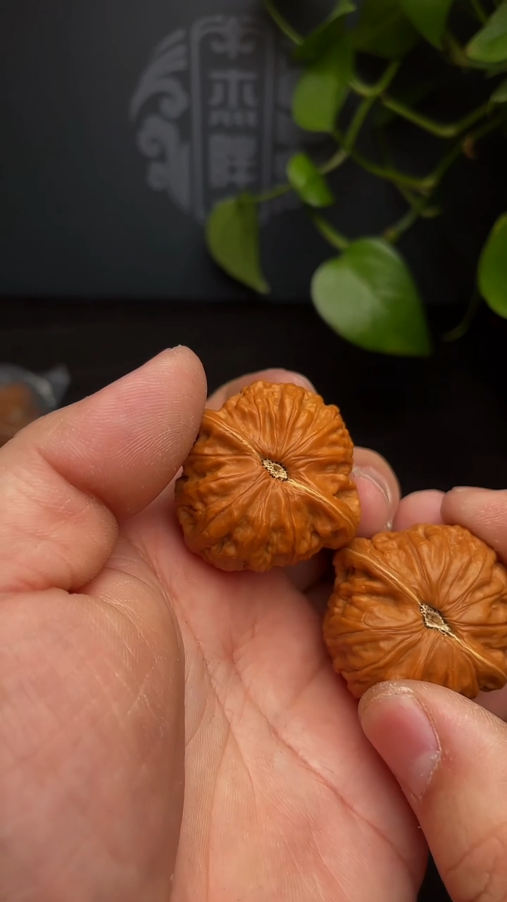 【闪购商品】文玩核桃把件38尺铁锤，微修打底