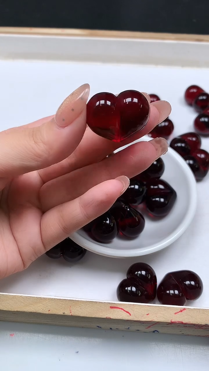 裸石血珀未镶嵌E227 血珀 屁桃26*20*16mm 1个8元