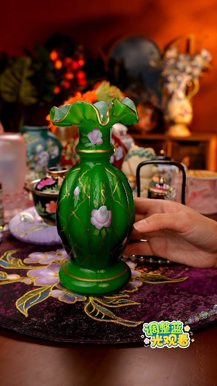 Miss甜甄选家居好物推荐--绿色琉璃手绘花卉纹样花瓶
