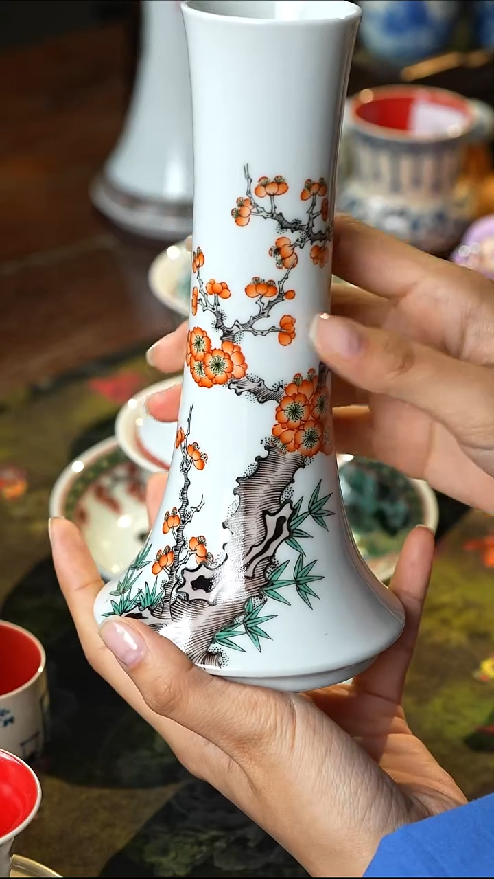 李军红制古彩红梅花器