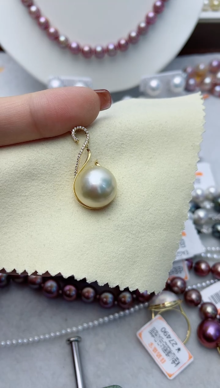 【闪购商品】海水珍珠颈饰18K金镶嵌W100