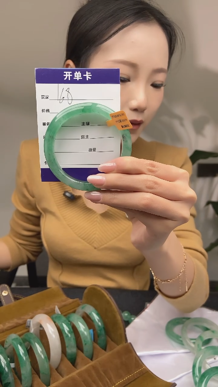 【闪购商品】石英质玉手镯未镶嵌168