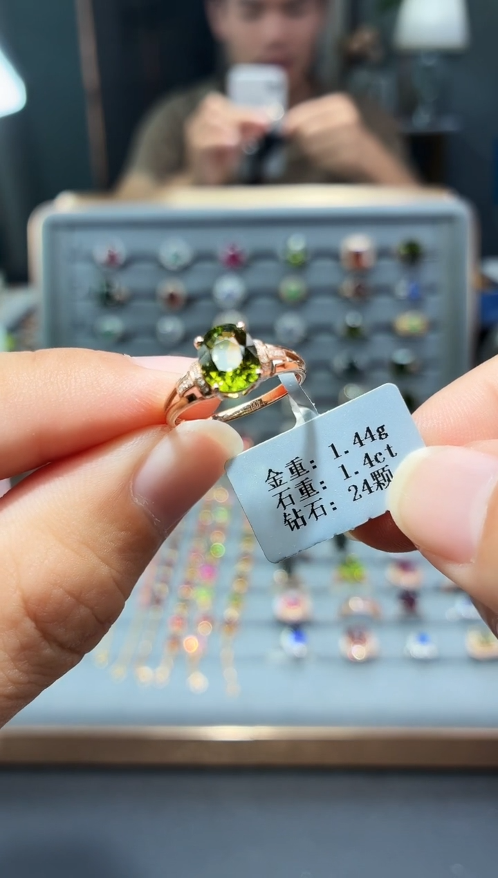 18K金镶嵌戒指碧玺1.4..