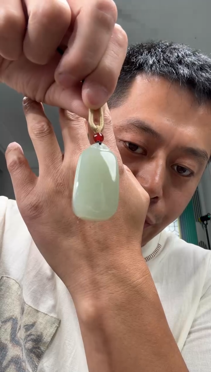 和田玉未镶嵌颈饰吊坠