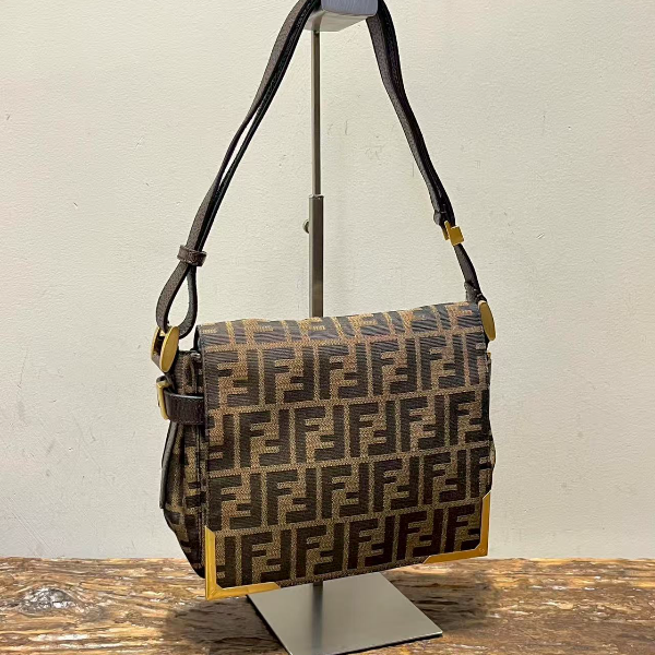 95新 FENDI/芬迪 稀有邮差两用包