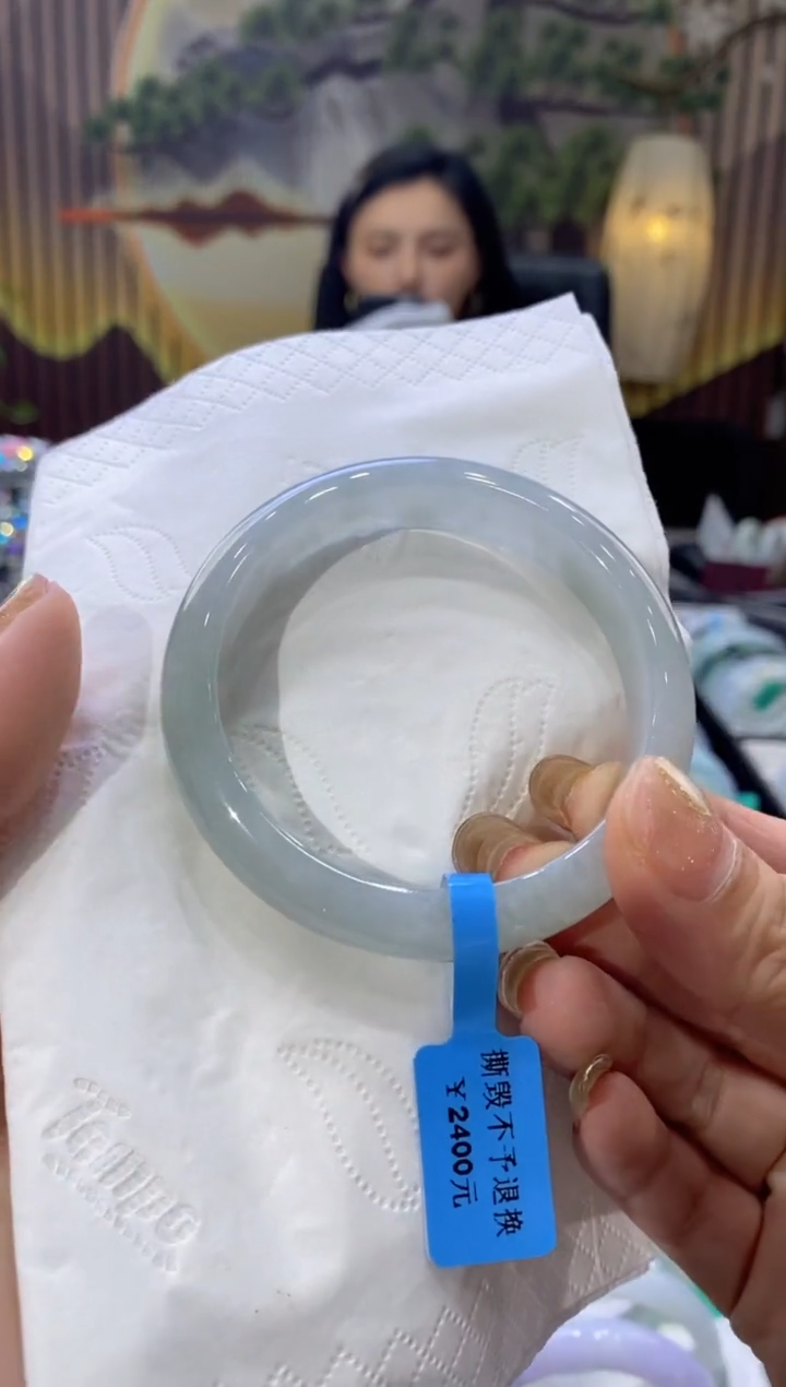 翡翠手镯未镶嵌多人05472