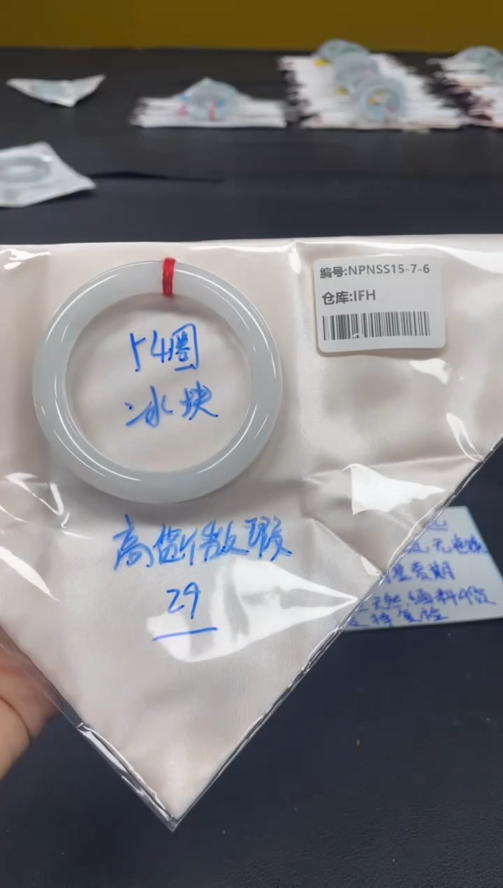 未镶嵌手镯翡翠翡翠手镯