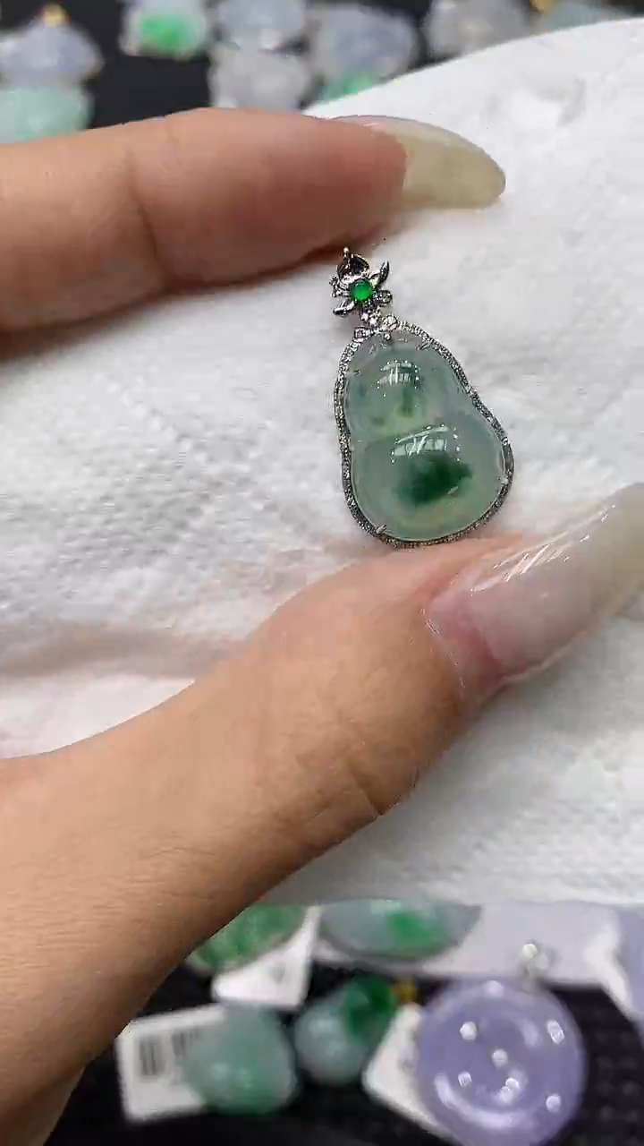 颈饰18K金镶嵌翡翠11111111111