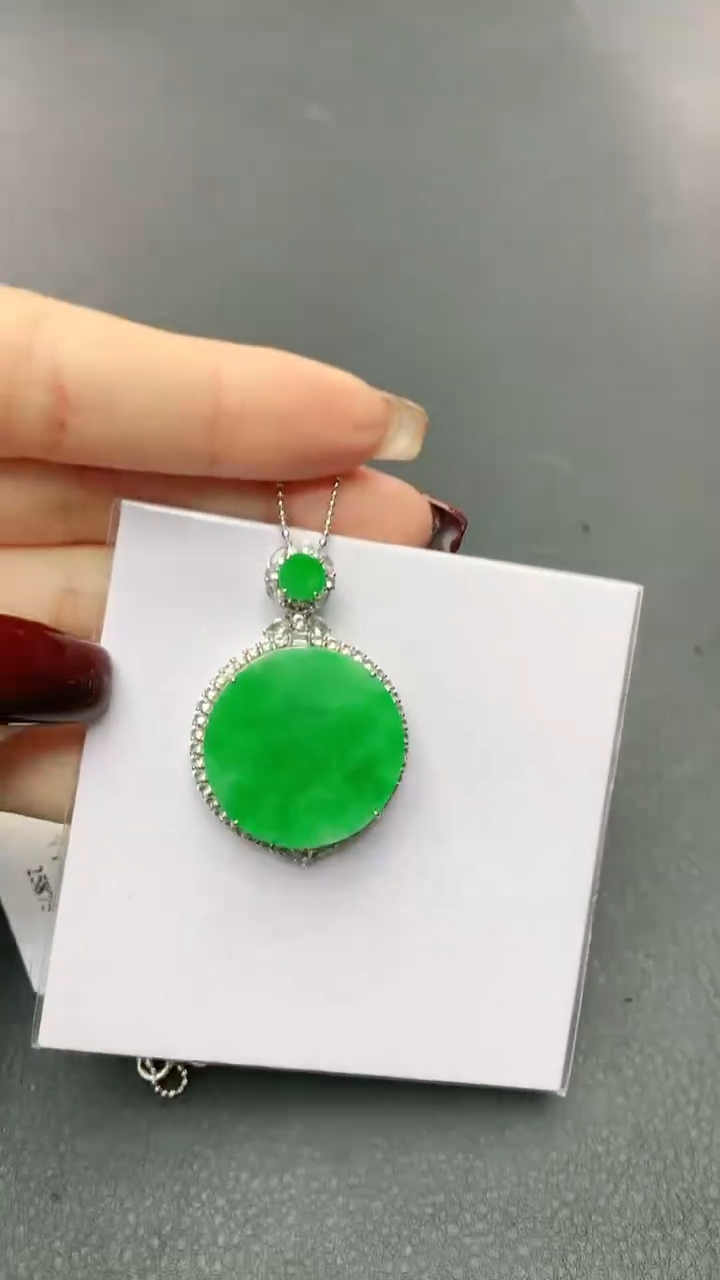 【闪购商品】翡翠颈饰18K金镶嵌赠礼盒证书