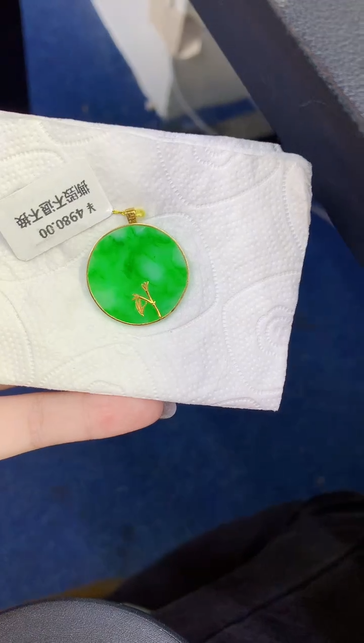 颈饰18K金镶嵌翡翠缅甸天然翡翠a货