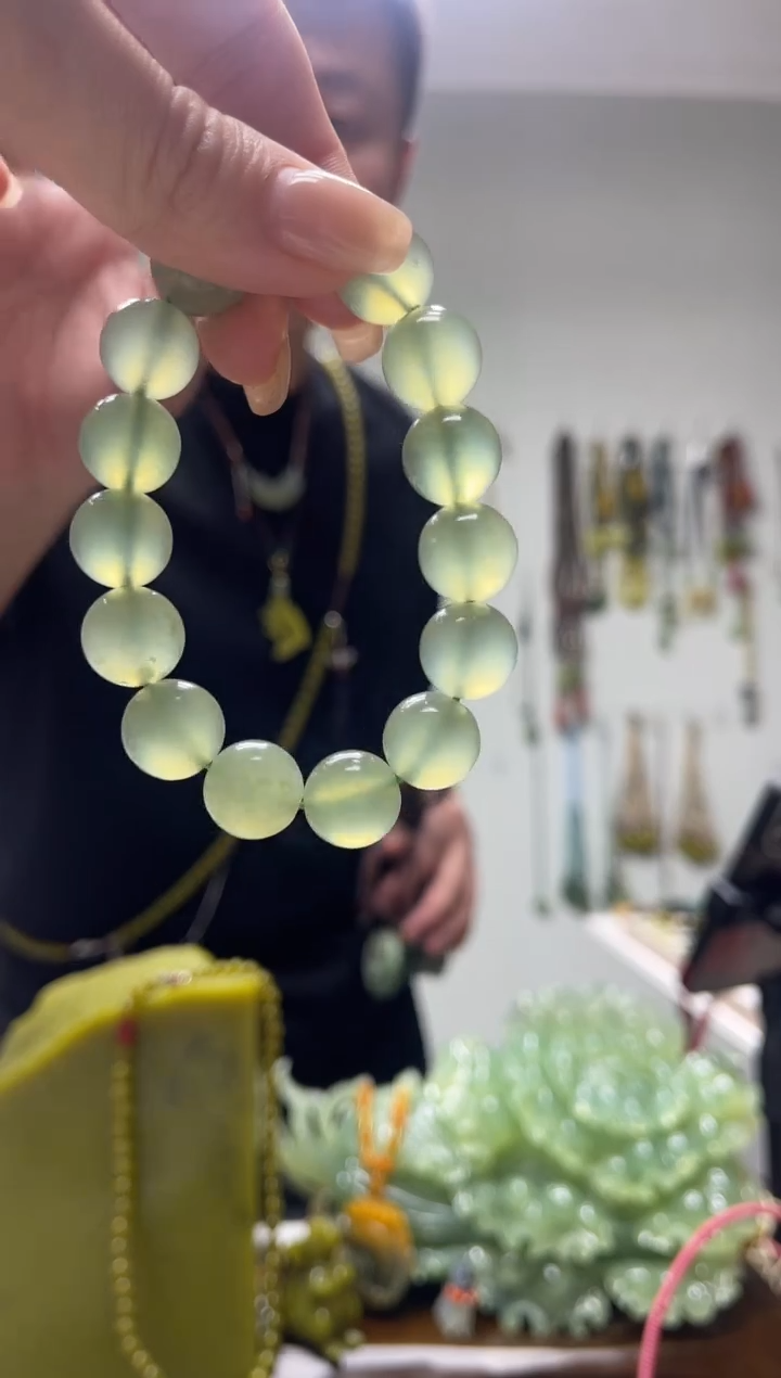 未镶嵌岫玉颈饰·