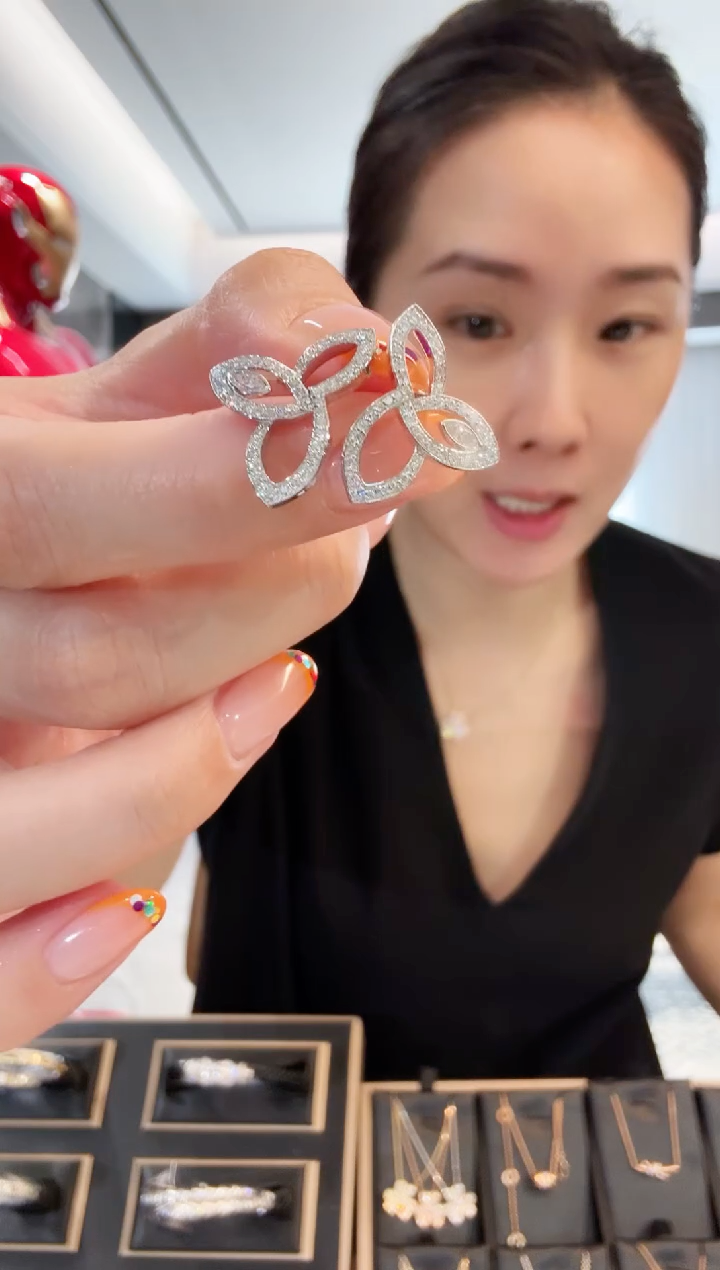 18K金镶嵌耳饰钻石lily耳钉