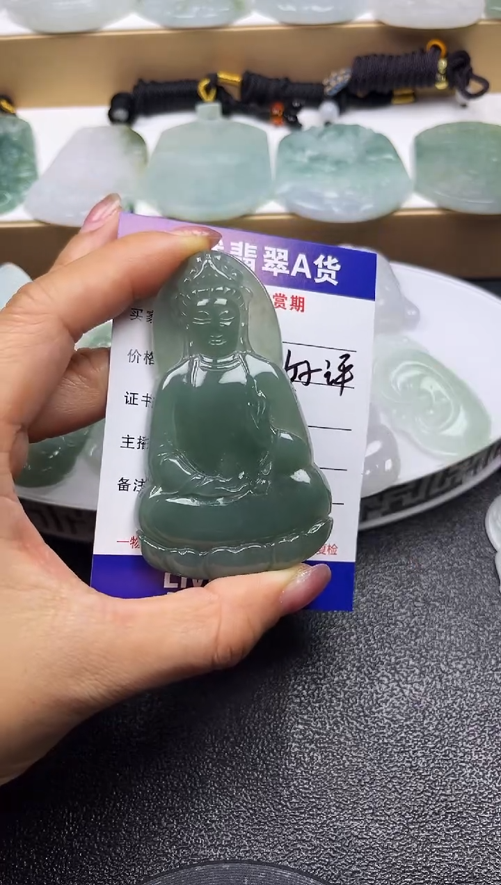 颈饰未镶嵌翡翠              