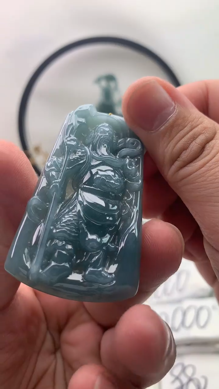 翡翠未镶嵌颈饰关公